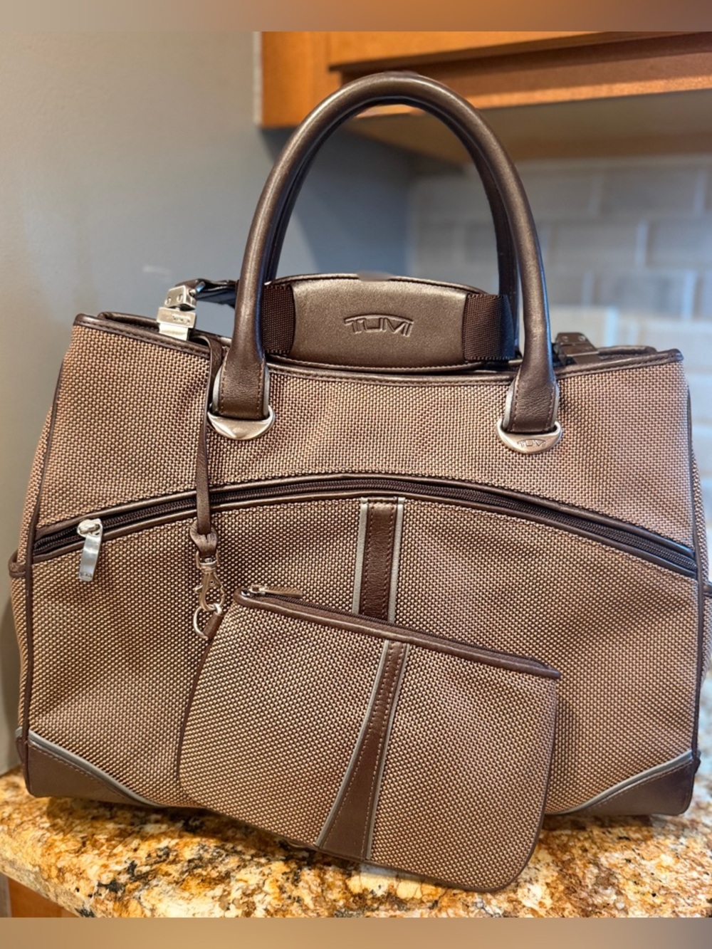 TUMI Executive Travel Commuter Bag w/original removable TUMI accessory pouch - Picture 3 of 16